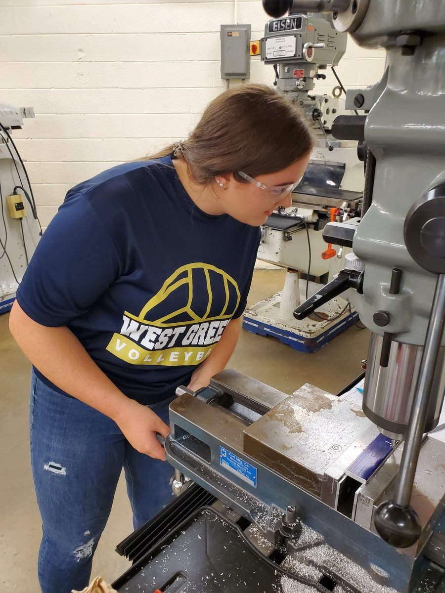 GreeneTechCtr's tweet photo. Beginning Machinists doin' the WORK! Foundational Skills GROWTH! @GreeneCoSch @GreenevilleCity @GreeneIndustry #IntentionalLearningGTC https://t.co/lDkQDTXD6U