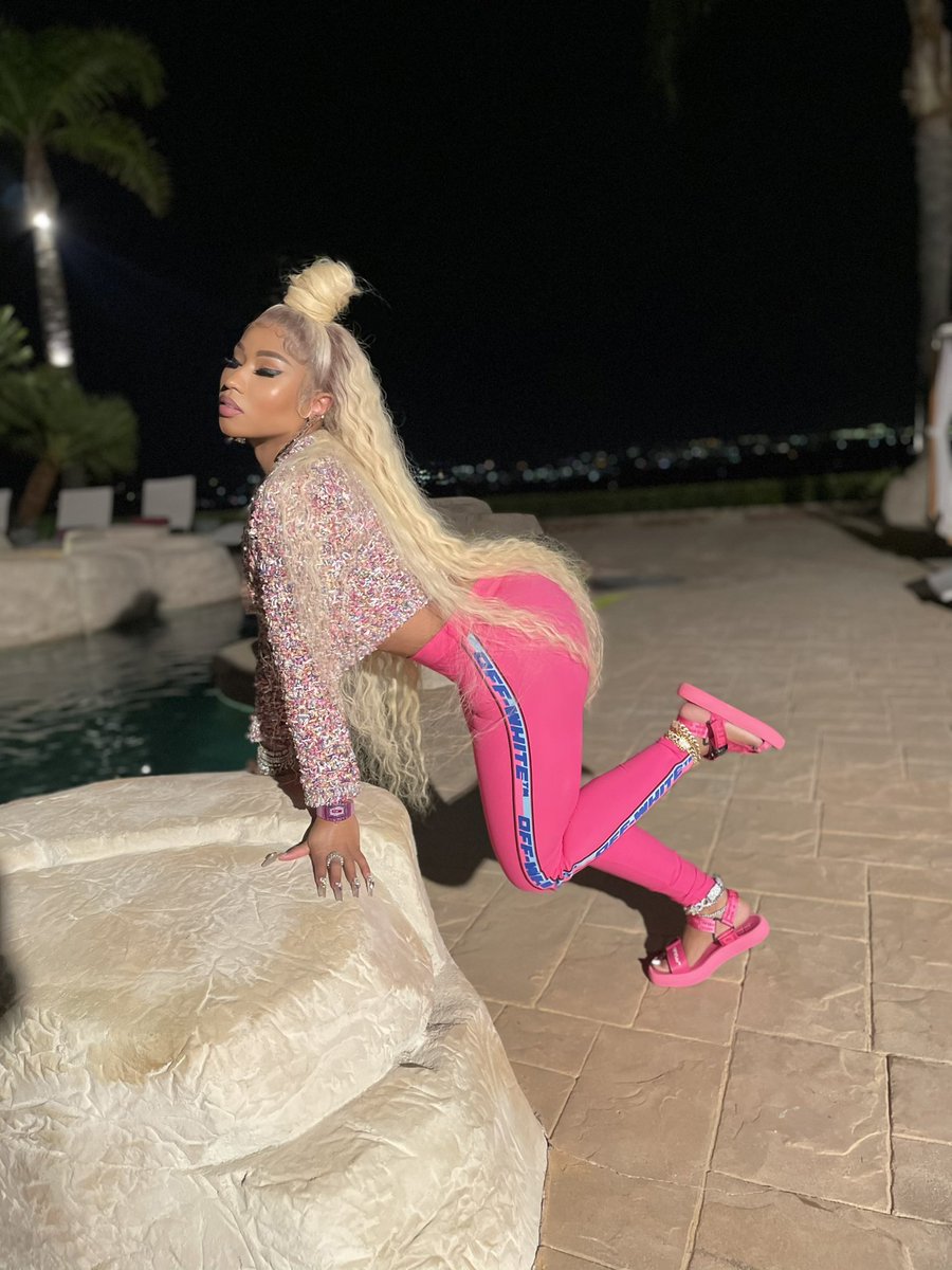 NICKIMINAJ tweet picture