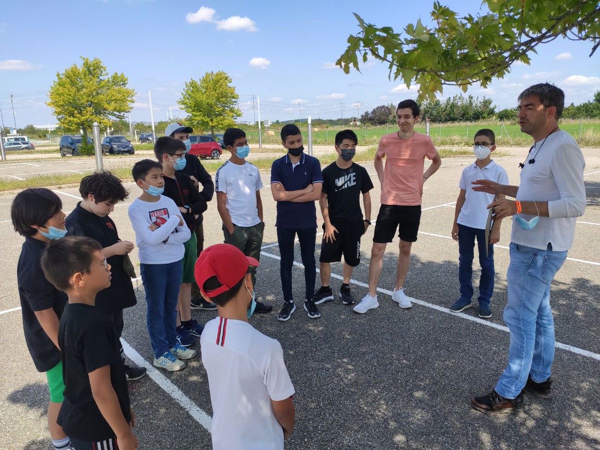 Top Jeunes 2021 : premier match pour se mettre dans le rythme. Jamais facile. Et victoire face à Montpellier, 12 à 2. Les grands ont fait le job dans la raquette, les jeunes ailiers ont été vifs et le jeu de transition de qualité. Merci TP. Euh…merci JB.
