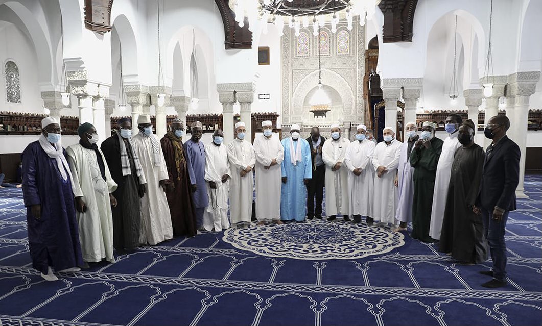 mosqueedeparis's tweet photo. Cet aprĂšs-midi, aprĂšs la priĂšre de Dhohr, les imams de la #FFAIACA et de la MosquĂ©e de Paris fraternellement unis dans lâaccomplissement de #priĂšres surĂ©rogatoires et dans le souhait quâAllah vienne en aide Ă toutes les victimes des #incendies qui ont dĂ©vastĂ© lâ#AlgĂ©rie. https://t.co/W8N8sWbdW7