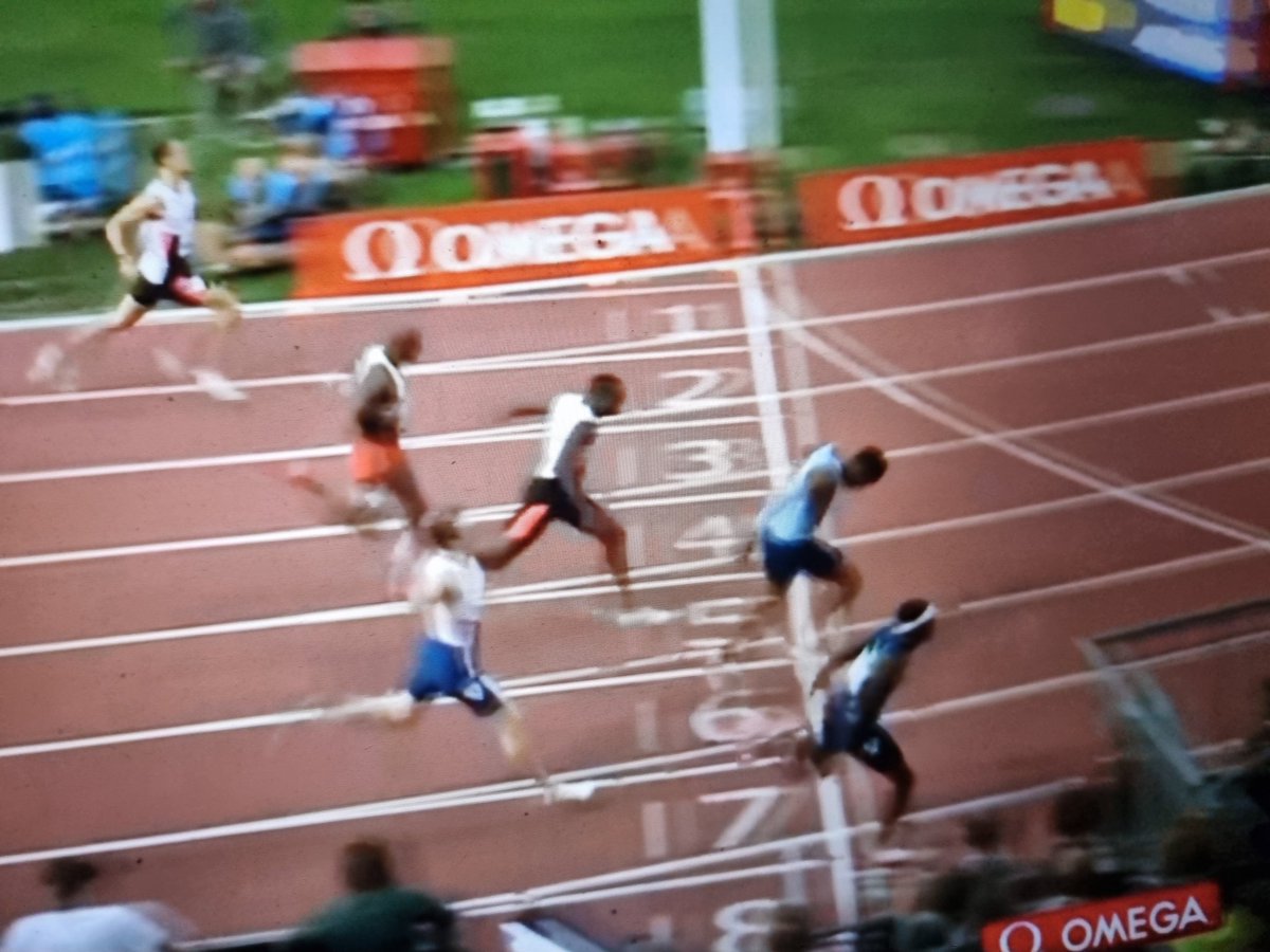 AtletiekLive's tweet photo. Diamond League - Lausanne 🇨🇭 400m : Met de hele harde wind helaas geen super tijden op de 400m. @leemarvin44 3e in 45.41 &amp; @JochemDobber 6e in 45.75 https://t.co/DUS5EDbIME