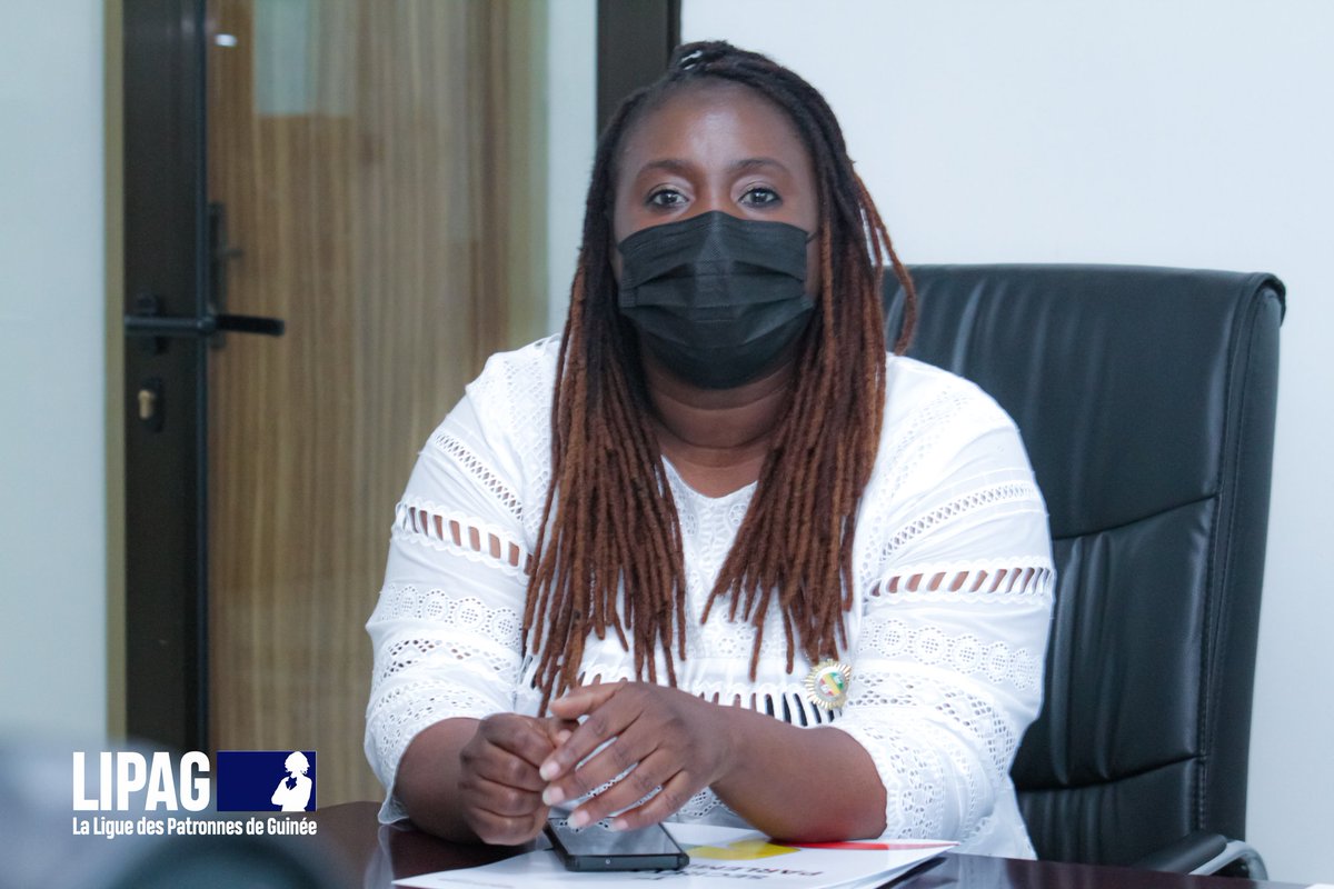 Lespatronnes_gn's tweet photo. #Audience
SEM le Ministre Conseiller à la Présidence de la Rép @meddoum a accordé une audience au comité exécutif de la Ligue des patronnes #Guinee. En substance, il était question d'activer l'étape opérationnelle de la 1ére édition du symposium de l’économie au féminin #SECOF https://t.co/m5AvHjgHch
