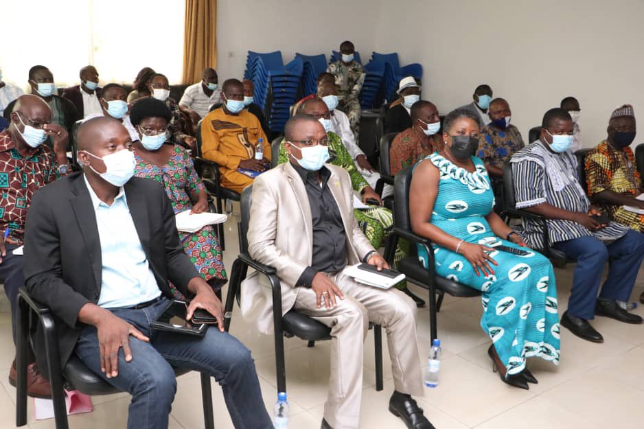 YawaKouigan's tweet photo. J’ai eu l’honneur de présider la rencontre de @otr_togo avec les maires de la région, pour la préparation de l’opération de recensement fiscal 2021 des contribuables.

Merci à l’office et au CG @PKBTchodie pour cette boucle de collaboration vertueuse entretenue avec les communes https://t.co/GjK6P2MsaE