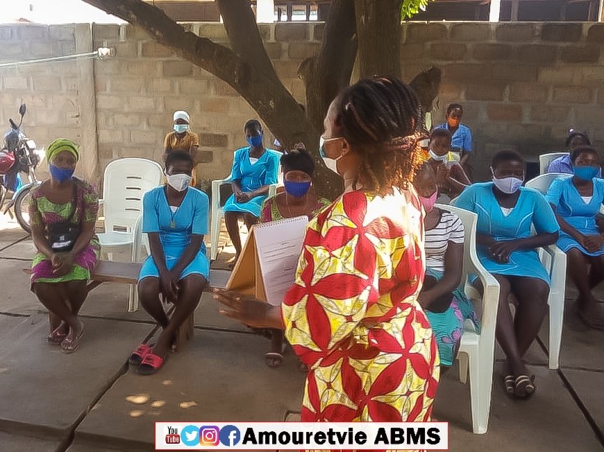 amouretvieabms's tweet photo. Le Centre Jeunes Amour&Vie du #CEG1 #AbomeyCalavi était ce jeudi 26 août 2021 en stratégie avancée au profit des apprentis de l'atelier Trésor Couture à #Akassato.
#HygièneMenstruelle #CJAV #StopIST https://t.co/vKvQvrdiMv