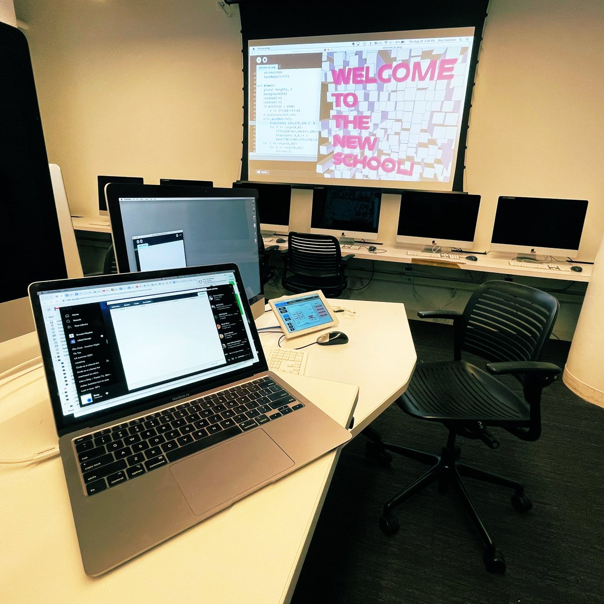 rorys's tweet photo. Dropped by to see my classrooms for the semester &amp; make sure AV is working. All is sorted &amp; ready to go.

@TheNewSchool campus, I missed you! And thrilled to be on campus as @EugeneLang faculty for the first time :) https://t.co/QacD9T0AVZ