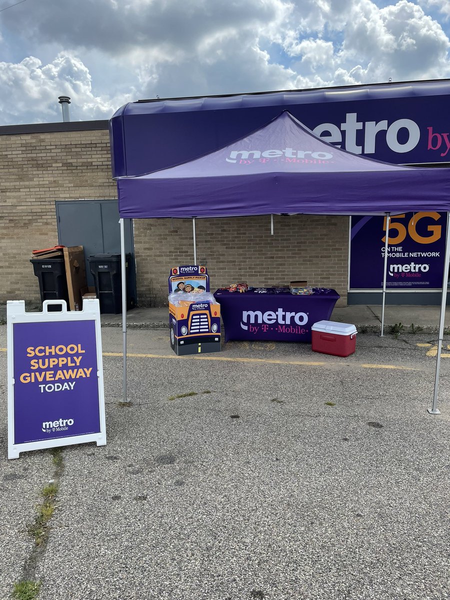 All set for the School Supply Giveaway at 1540 28th in Wyoming! <a href="/5GReyes/">Gary Reyes</a> <a href="/WinstonAwadzi/">Winston Awadzi</a> <a href="/SteveGerevas/">Steve Gerevas</a> <a href="/thayesnet/">Terry Hayes</a> @ksswinehart <a href="/LauraSzymkowiak/">Laura Szymkowiak</a>