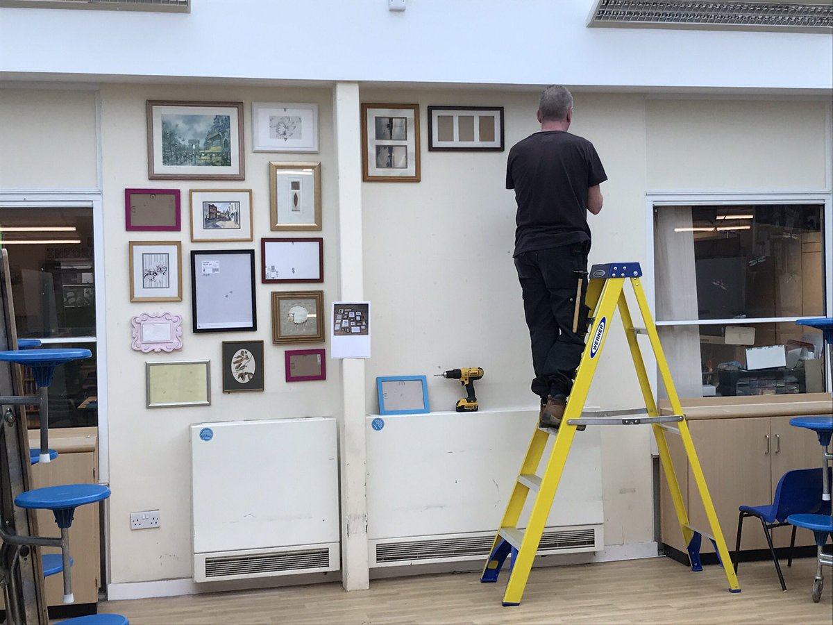 Putting Mr O’Leary to work today 😬 Helping me to fix up our new Art Gallery display wall 🖼🎨 I’m looking forward to seeing all your art work displayed 🥰 <a href="/BusheyManorJM/">Bushey Manor</a> @BusheyManorArt