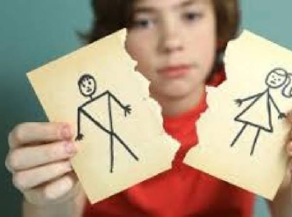 İl dışı il emri elbette olsun.
Çünkü ailenin birliği esastır.

Peki, aynı ilin sınırları içinde olunca aile birliği sağlanıyor mu?

Aynı ilde eşleriyle yüzlerce km uzakta görev yapanların mağduriyeti neden görülmüyor? 

#MebİliçiÖzreİlçeEmri
MebİliçiÖzre İlçeEmri