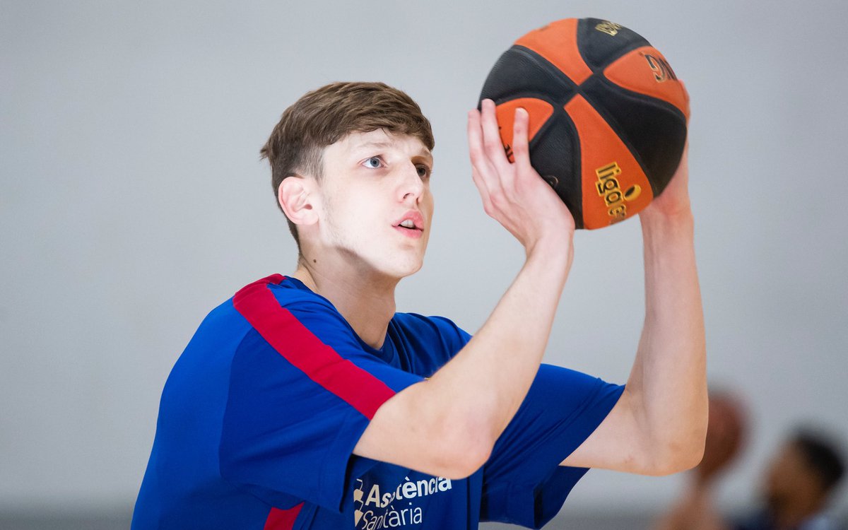 BasquetPro's tweet image. Agustín Ubal (Base/2.00m/03) está teniendo minutos de calidad en el primer equipo de @FCBbasket que juega un amistoso con MoraBanc Andorra en Encamp.
El 🇺🇾 ingresó durante el primer cuarto.
No están a la orden Laprovittola ni Abrines. 

¡Felicitaciones @agus_ubal!