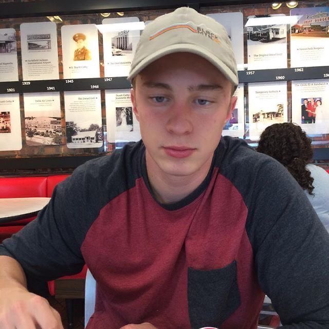 comfort drew starkey (@drewcomfort) on Twitter photo 