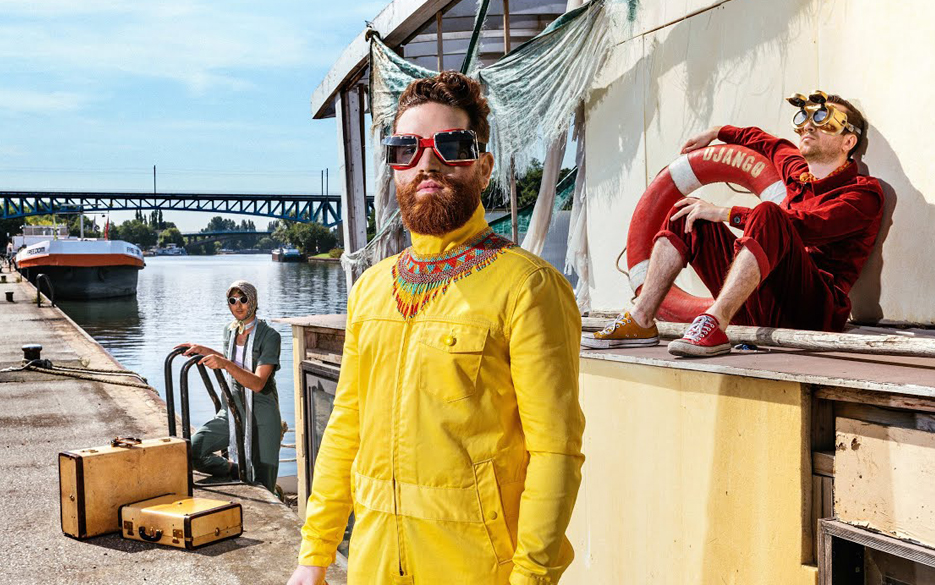 Aujourd'hui 14h00 Magic Mirrors à Coutances @JazzSLP Théo Ceccaldi <a href="/ToCeccaldi/">Théo Ceccaldi</a> et son hommage "amoureusement chahuté" à Django Reinhardt #Django #concert #Jazz #jazztrio #manouche #violin #violon #guitar #violoncelle #cello <a href="/Coloreprod/">Colore</a> <a href="/FullRhizome/">Full Rhizome</a>