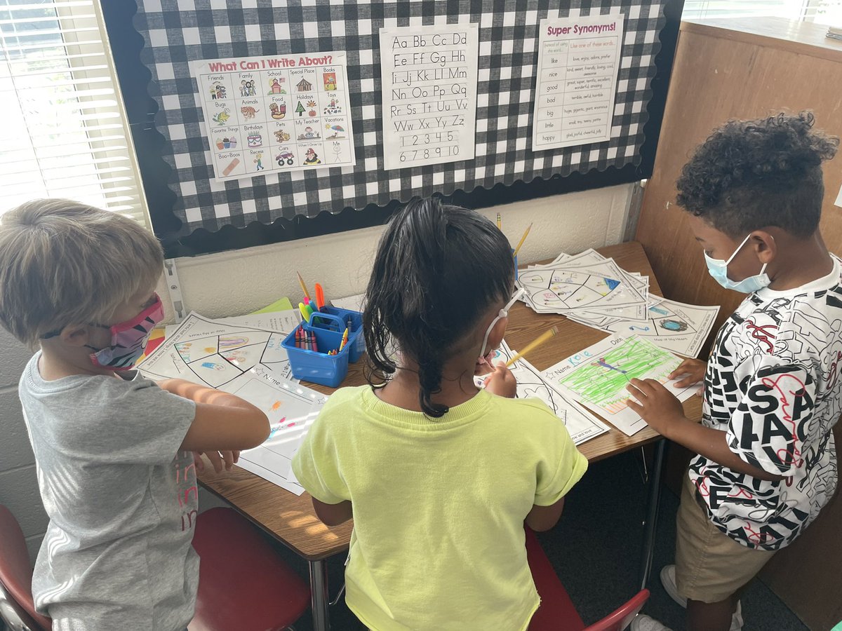 Dotsonjodee's tweet photo. @MountainViewJCS first graders are gaining their independence and working hard at literacy stations! 📚✏️ Way to go, Mustangs! 🎉@jcityTNschools https://t.co/5gSxMVsVcK