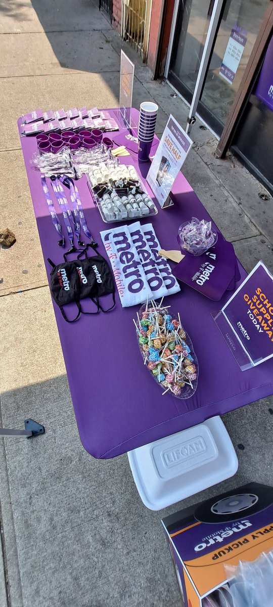 AngelH_Metro's tweet photo. Hosting a Back to School event with Papv at 2286 E 55th here in Cleveland. Customer obsessed #CantStopWontStop @WarrenGMetroCLE @kcampbel46 https://t.co/WkpqxeLTSJ