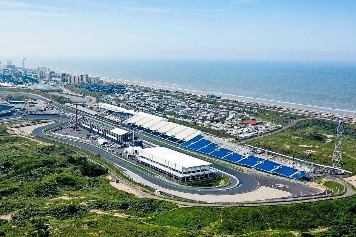 Het is al lekker druk in het dorp.
Nog een week te gaan en dan na 36 jaar weer Grand Prix Zandvoort op het supermooie vernieuwde circuit