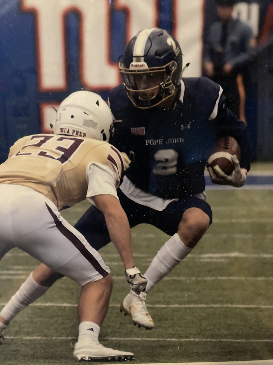TracyLMilks's tweet photo. Happy Happy Birthday to @ConnorMilks 
One of my favorite pictures of you scoring a TD at MetLife!  🎊🎉🥳 https://t.co/ZDG1X0x1Bw