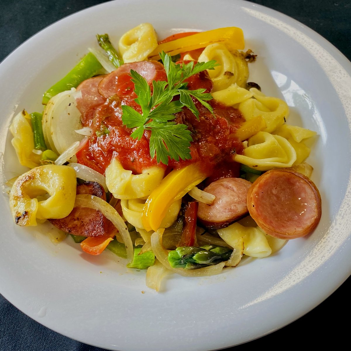 OWUCulinaryServ's tweet photo. Week 1 is underway! Our culinary team is cooking up some delicious meals! Let us know if there is anything special you would like to see this semester! #avifresh #owuculinary https://t.co/HXtcw8AtGs