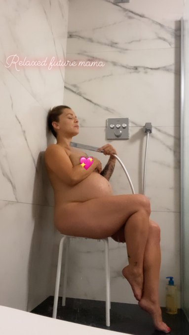 Nouvelle vid&eacute;o en ligne dans quelques minutes&hellip; 🐳🚿 https://t.co/bMWD8j8X2W<a href="/tag/boobs"class="tags"><span>#boobs</span></a><a href="/tag/grossesse"class="tags"><span>#grossesse</span></a>