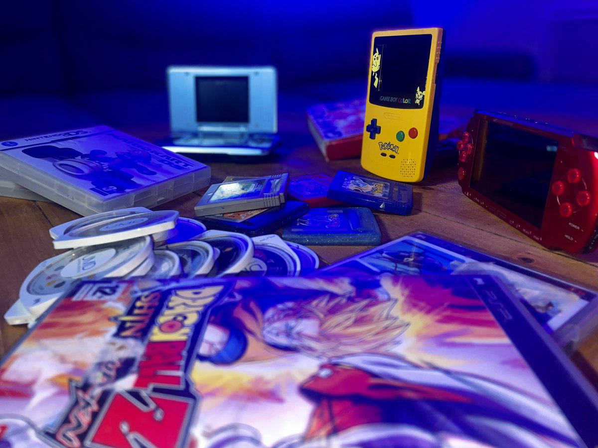 Fourbi_'s tweet image. Quelle a été votre console portable favorite ? 

#psp #ds #gameboy #pokemon #DBZ #retrogaming