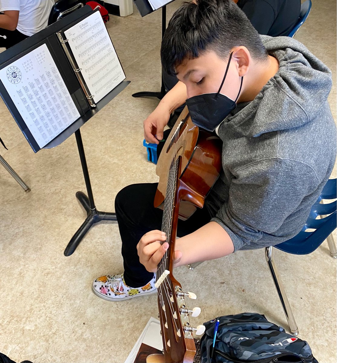 AJBriesemeister's tweet photo. ๐ป๐ธ@AJBriesemeister @MariachiToro Teacher, Jasmine Aranda, provides instruction in the key of G while our JV Mariachi students strum to match her ๐ถ tune. #TorosTalentDevelopment #TargetedFeedback #SISDFineArts #AJBisThePlace2Be https://t.co/aBtIbgTLE6