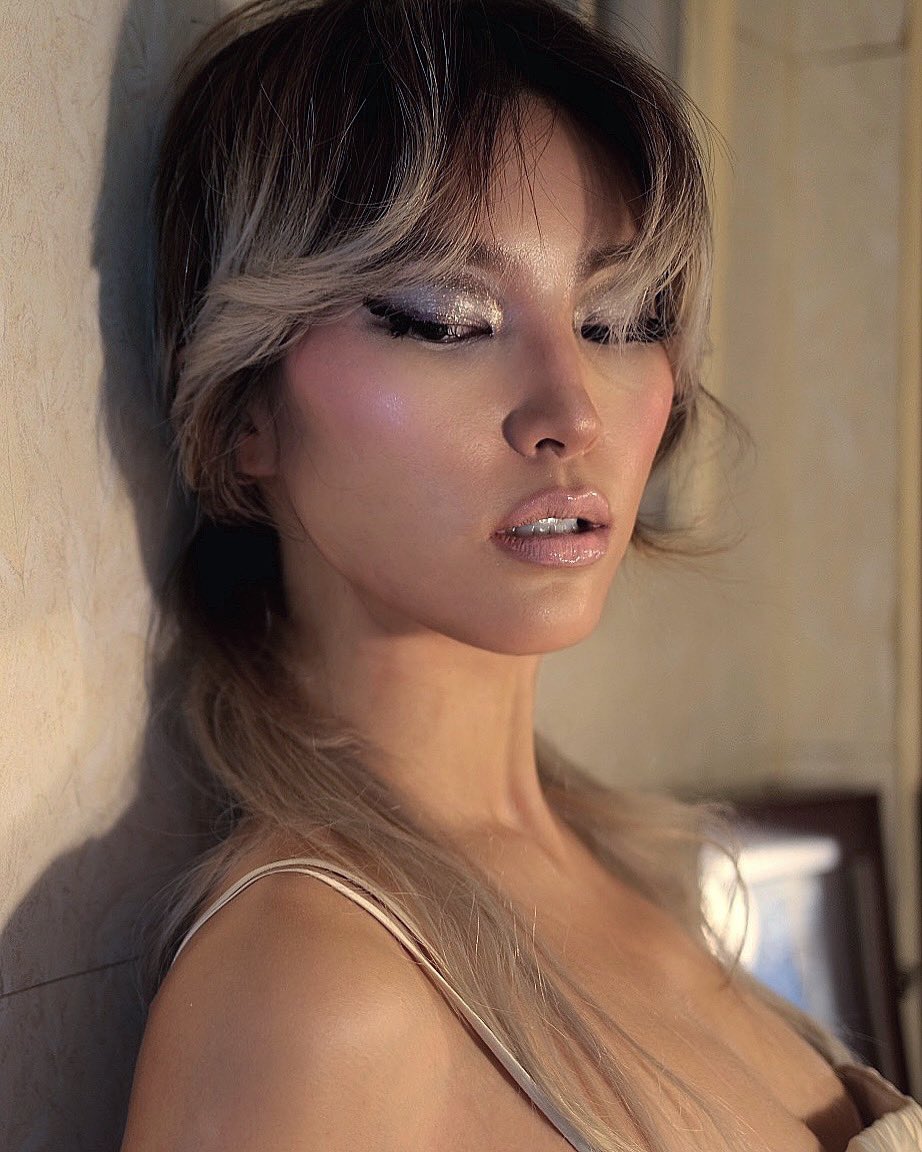 BankMakeup's tweet photo. Modern Glam by @bankmakeup  for gorgeous @joincha , Bank using @fentybeauty available @thaisephora
#fentybeautythailand #fentybeauty 
#makeup #makeupartist #beauty #smokeyeye #makeuptutorial  #beautyeditorial #fashion #style #french #cosmetics #cosmetics  #glam #glamour https://t.co/rj1LKNvsdn