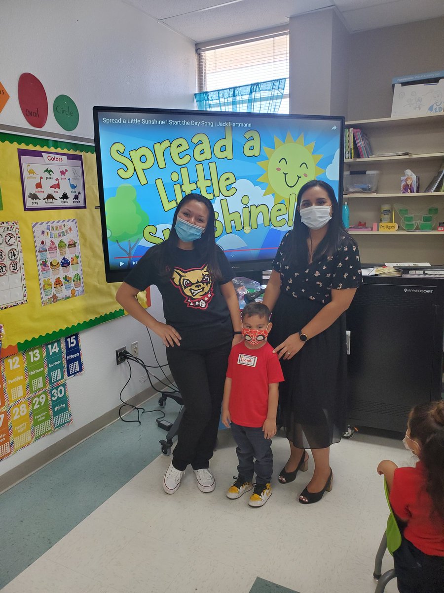 IBugarini_TDS's tweet photo. Big congratulations to our wonderful Isaiah! Thank you for always being RESPECTFUL,  RESPONSIBLE, SAFE, &amp; KIND. #ThrowShineThursday #HeartAndSol @TierraDelSol_ES @RebecaParada_ https://t.co/YV2mN6Xprl