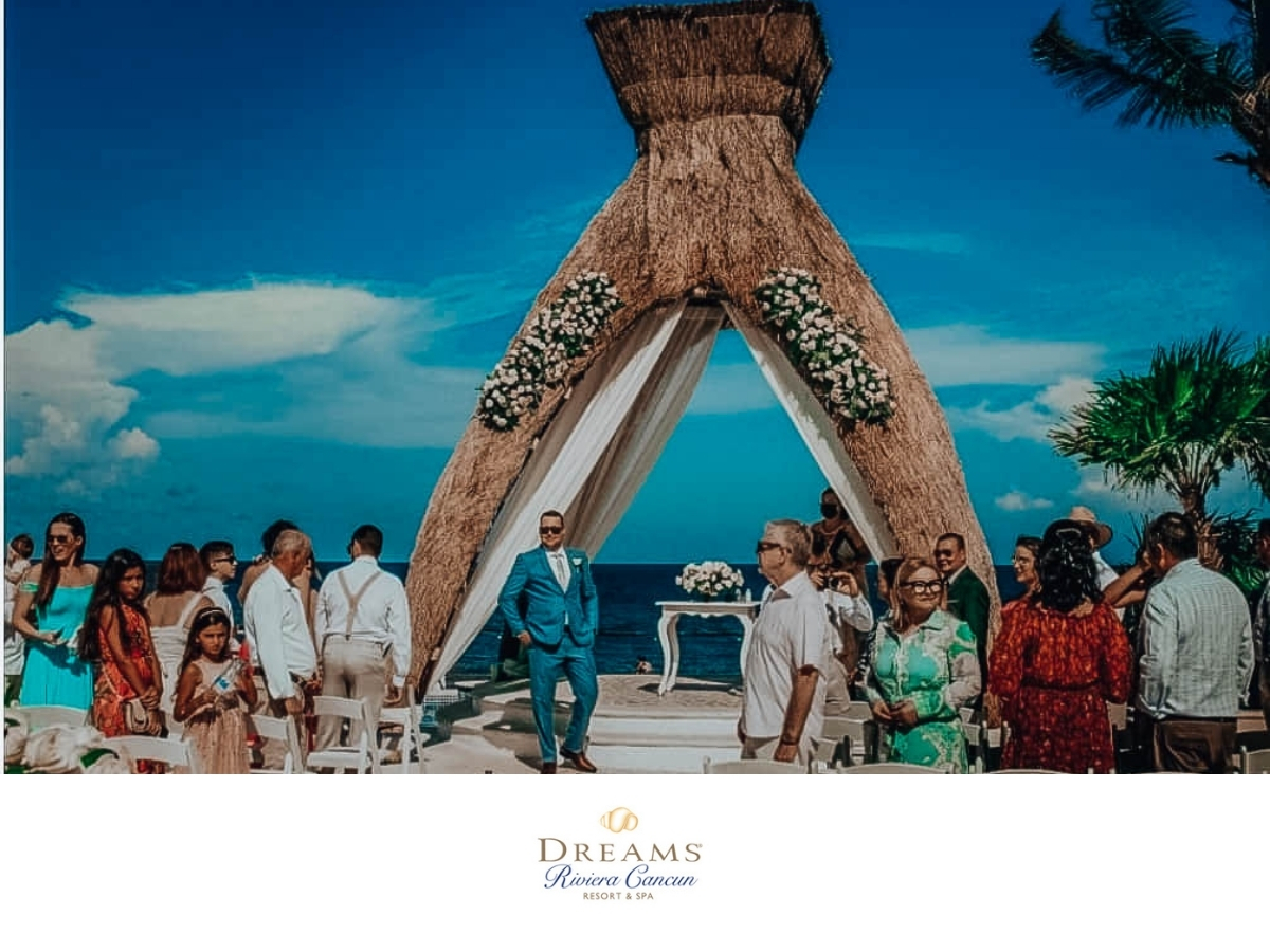 <a href="/DreamsRiviera/">DreamsRivieraCancun</a> es uno de los hoteles preferidos para #DestinationWeddings, Crean una atmósfera romántica que harán disfrutar a los novios e invitados desde el primer suspiro hasta la última canción en la pista. 💍🎩
〰
#AHCPMEIM #HotelAsociado #Come2Mexicancaribbean