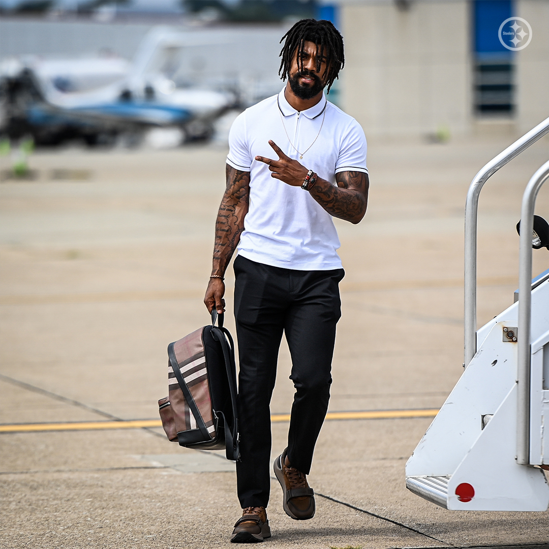 steelers's tweet photo. Headed to Charlotte 🛫

#HereWeGo | 📸: https://t.co/k78p5c7AyO https://t.co/pTyJDXSHW6