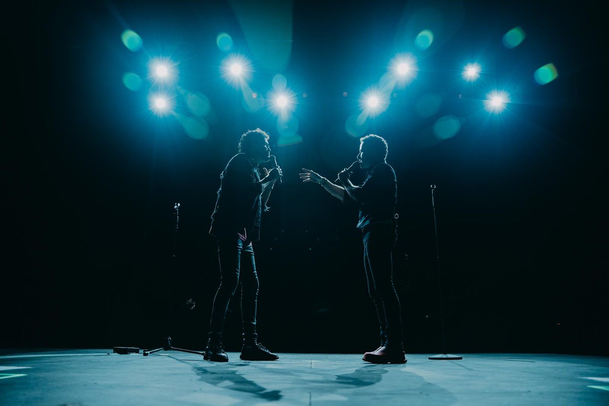 Fonseca's tweet photo. Lo de anoche en NY no se nos va a olvidar nunca❤️ Gracias!🙌🏻 Nos vemos hoy en Washington @EchostageDC para seguir con nuestro #CompadresTourUSA @andrescepeda https://t.co/8Ao0uQvMbM