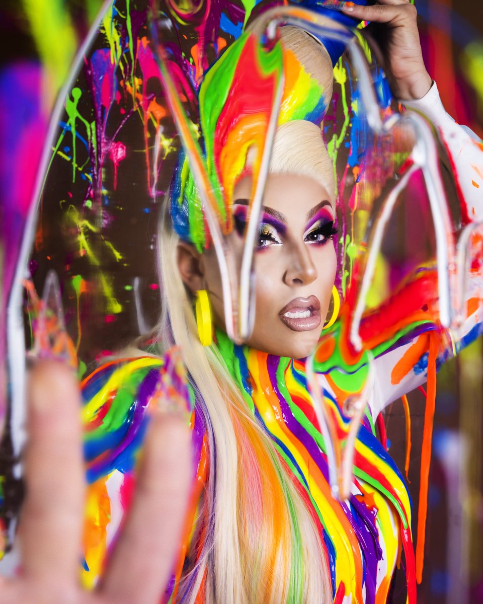 janjanjan's tweet image. OOPS! Got paint on my look 😩