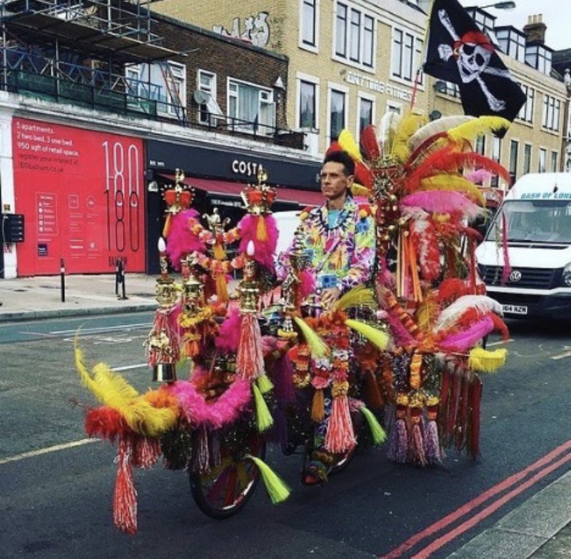 Always a treat to see @bondwimbledon (Instagram) cycling down #Balham High Road! 🎉