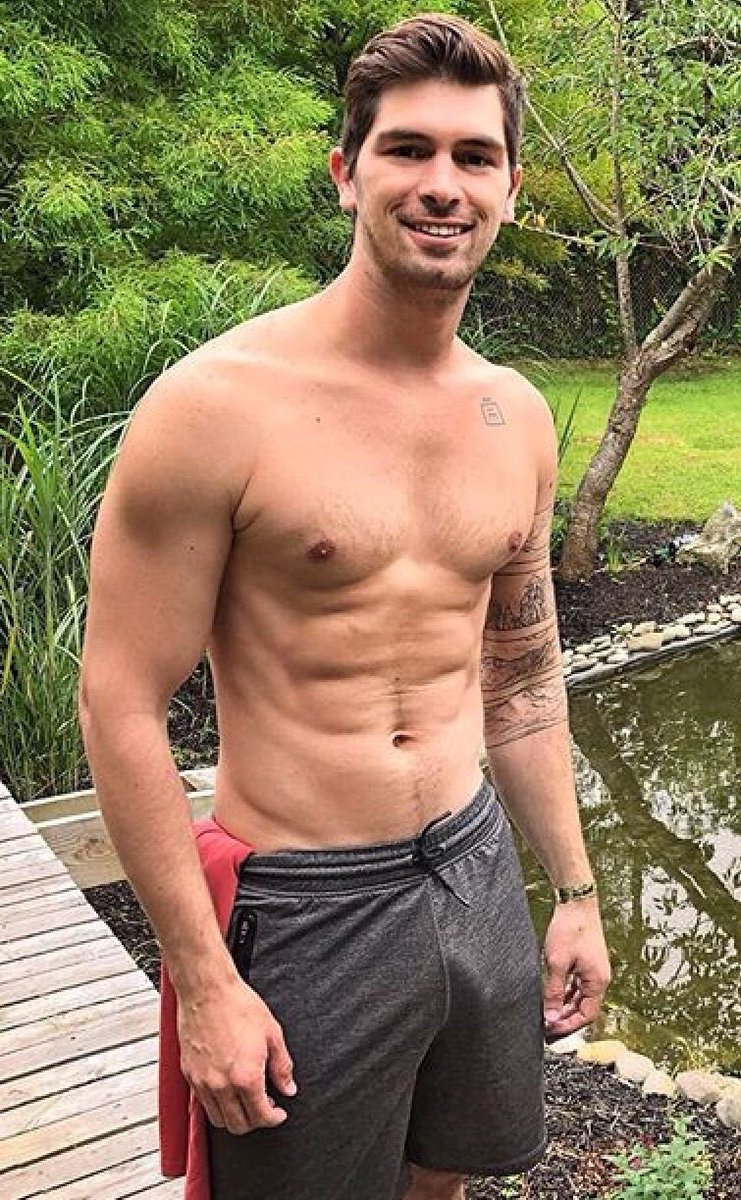 бугорки парней. красивые мужчины без штанов. Public cock. Big bulge общественные места. киран ганди на лондонском марафоне-2015.