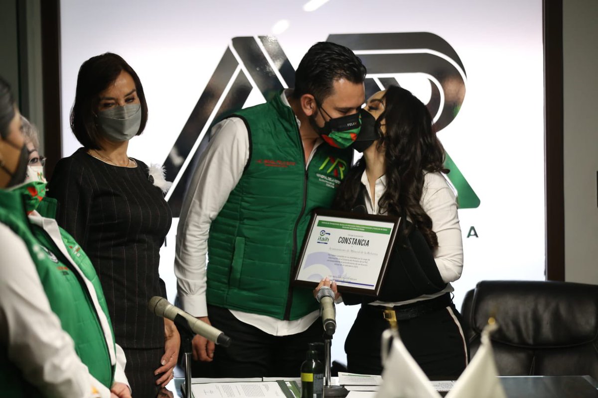 MilenioHidalgo's tweet photo. #AlMomento | Israel Felix Soto, presidente municipal de Mineral de la Reforma recibe la Calificación ITAIH. 
📸: Jorge Sánchez/ MILENIO https://t.co/mSHh981mUO