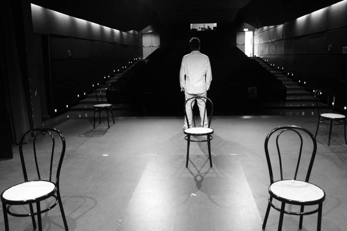 FrankMessina68's tweet photo. Anche se #AllaFineDi uno spettacolo teatrale cala il sipario, le sensazioni  ed emozioni che hai provato rimarranno indelebili. #unTemaAlGiorno #teatrosottovoce https://t.co/kvbV2MnM0m