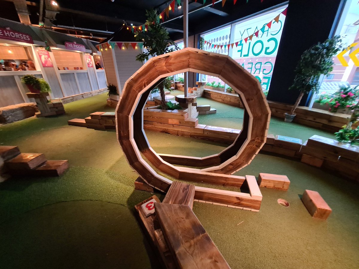 Fab night <a href="/caddiessouthend/">Caddies</a>, not every day you get to putt a golf ball on to a ferret wheel. Thanks for having us <a href="/EdHopkinsPR/">Ed Hopkins PR</a>