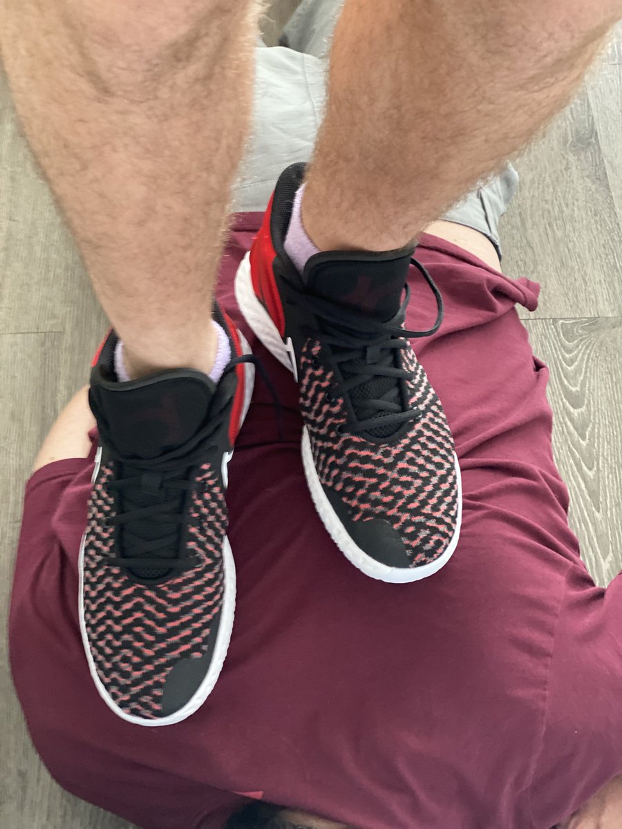 TreySteel1's tweet photo. Forgot to post this gem from last week. New sneakers and sneakers stand.
#footstand #beneathme #ownedforever https://t.co/MhYOTkqmvB