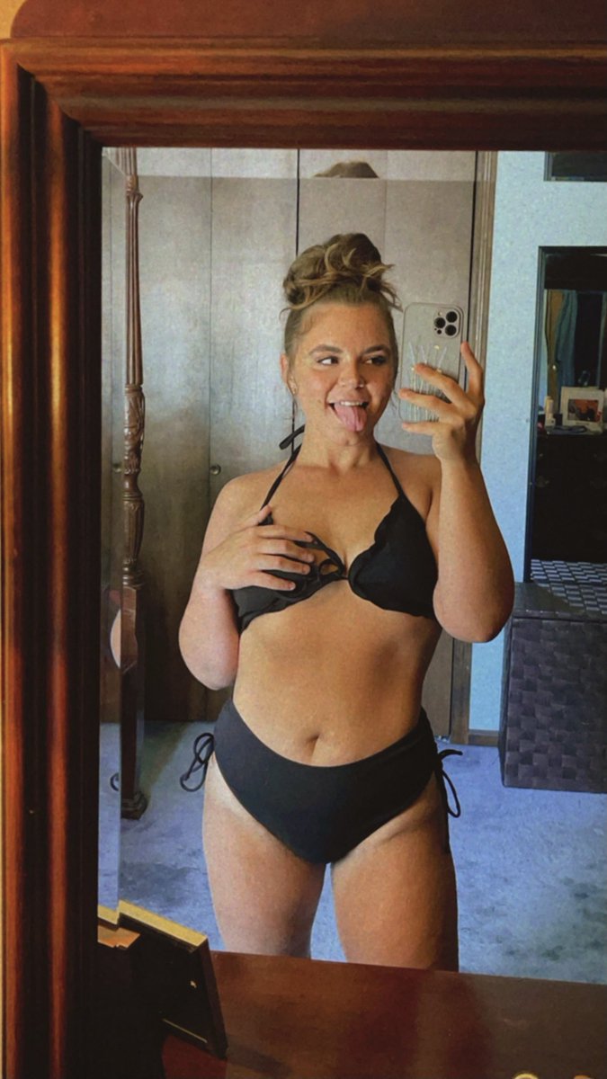 alitreee's tweet photo. Just putting these here cuz I’m hot. Thanks and have a nice day 🖤 https://t.co/6GyEFpsiTh