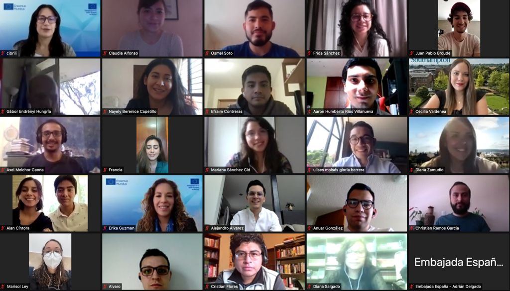 UEenMexico's tweet photo. 📸 El Embajador @GautierMignot2 encabezó la despedida de los estudiantes mexicanos 🇲🇽 que obtuvieron la beca #ErasmusMundus y que pronto iniciarán clases en uno de los países de la UE. ✈🇪🇺👩🏻🎓👨🏽🎓
Este año 1️⃣2️⃣8️⃣ mexicanos obtuvieron esta beca. 👏
¡Muchas felicidades a tod@s! 🎉 https://t.co/fg9GkvV8m1
