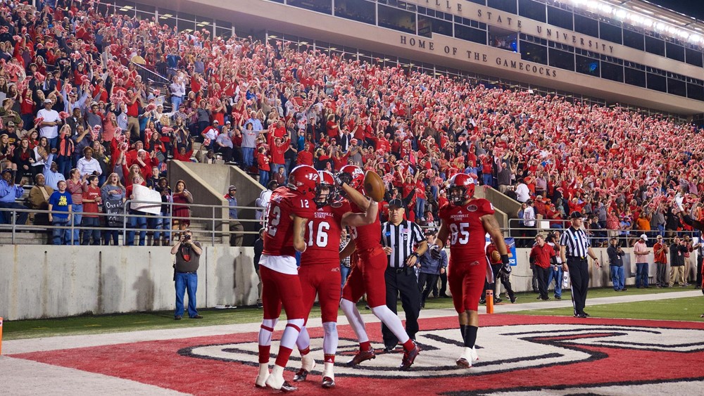 ASUN_Football's tweet photo. The Gamecocks open the season with ✌️ nationally televised contests, first against UAB on Sept. 1 (ESPN) followed by a matchup with the Seminoles on Sept. 11 (ACCN). 🏈 @JSUGamecockFB 
 
📰 https://t.co/Kg2etEMDVQ
 
#ASUNBuilt | #FearTheBeak | #StayCocky 🐓 https://t.co/MrayQhRz3b
