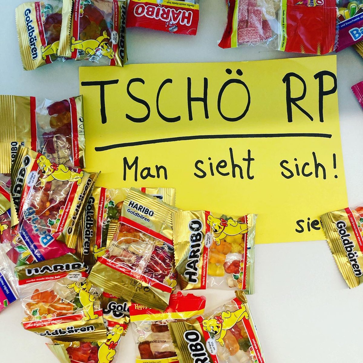 PerleRelations's tweet photo. Nach fünfeinhalb Jahren hatte ich heute meinen letzten Tag bei @rponline in Düsseldorf. Es war ne gute Zeit, ich hab viel, viel, viel gelernt, super Menschen und ein tolles Bundesland kennengelernt. Danke dafür! 💛Jetzt geht‘s zurück nach Köln. Alaaf! https://t.co/3ggVBjerQp