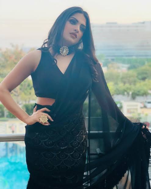actresses_fc's tweet photo. black saree ❤ https://t.co/MCaFV3e68V
