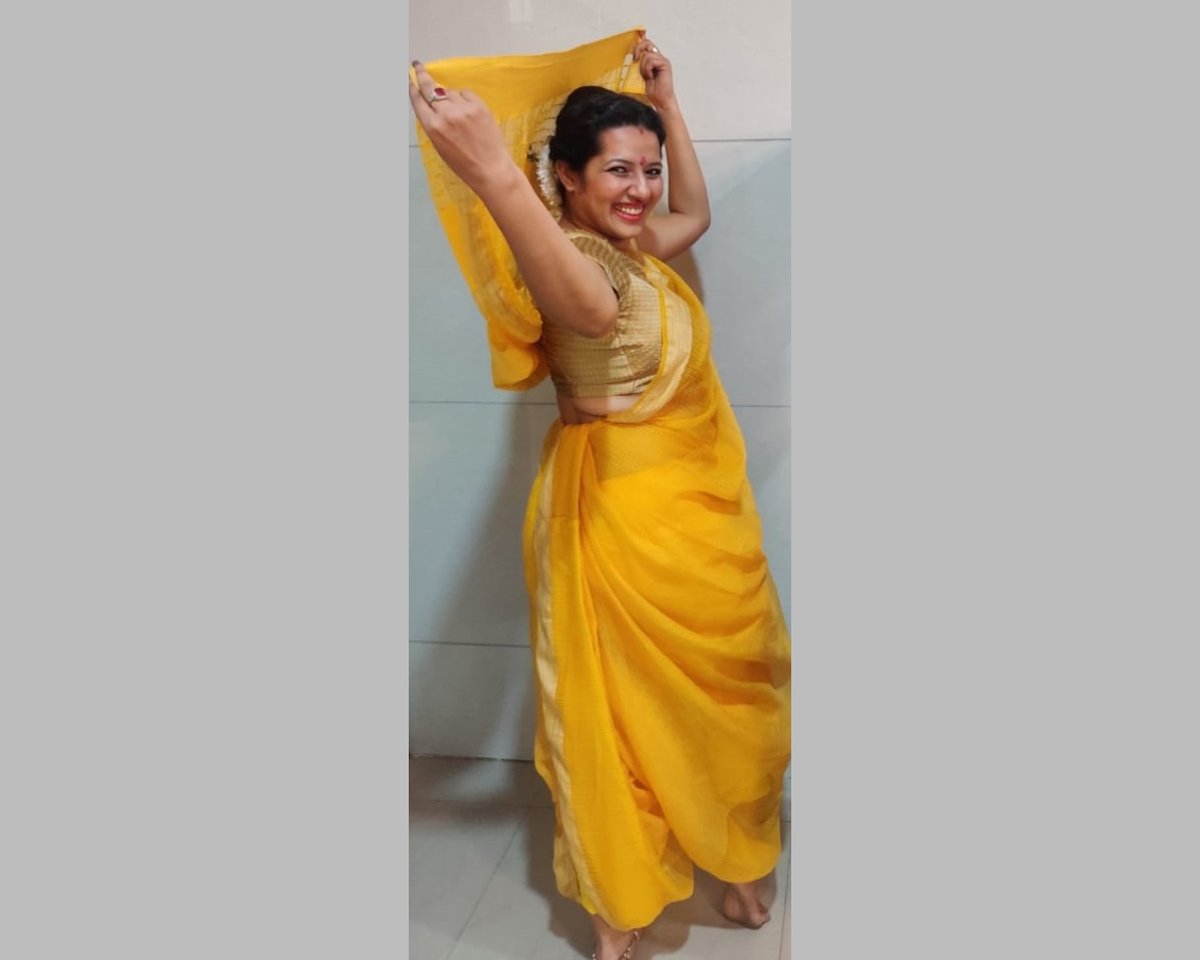 a_human_artist's tweet image. Marathi Mulgi on the move!! Yet to play many dream roles out of my favorite Marathi plays, but it&apos;s a start!!!!! 
PLAY: Bhaye Pragat Kripala
ROLE: Sakhubai

#throwback #theatre #hinditheatre #theatrelife #stageplay #entertainment #marathiplay #marathitheatre #theatreartist🎭