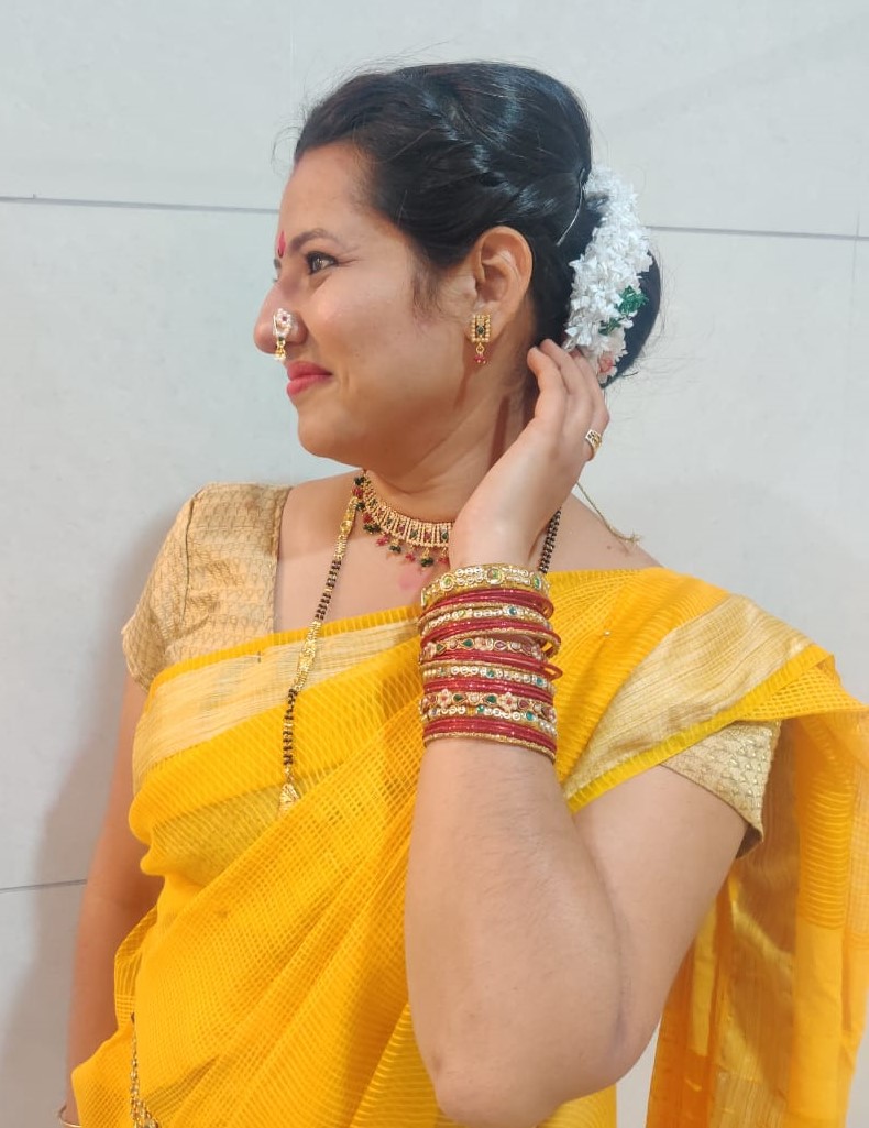 a_human_artist's tweet image. Marathi Mulgi on the move!! Yet to play many dream roles out of my favorite Marathi plays, but it&apos;s a start!!!!! 
PLAY: Bhaye Pragat Kripala
ROLE: Sakhubai

#throwback #theatre #hinditheatre #theatrelife #stageplay #entertainment #marathiplay #marathitheatre #theatreartist🎭