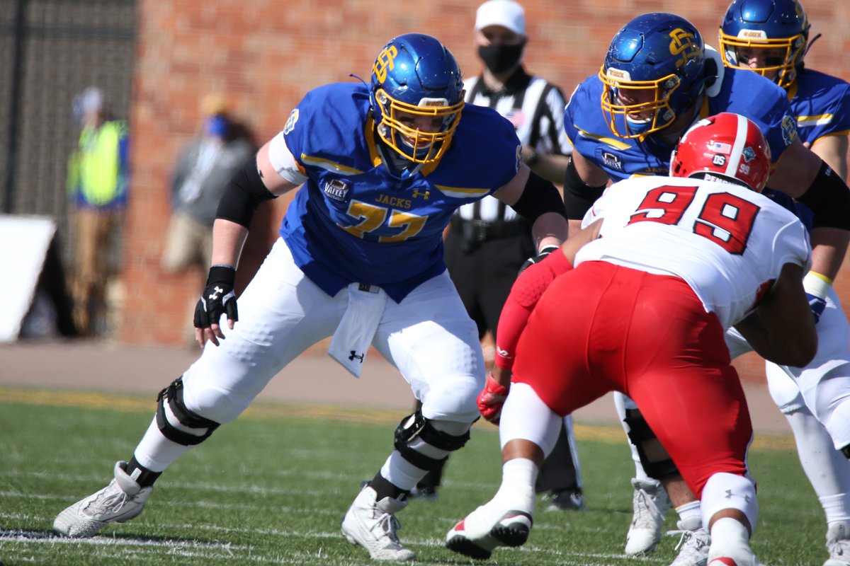 NFFNetwork's tweet photo. Congrats to @CoSIDAAcadAA and All-@ValleyFootball center @WesGenant, the @GoJacksFB nominee for the 2021 #CampbellTrophy! #GoJacks https://t.co/4pjyZtm28W