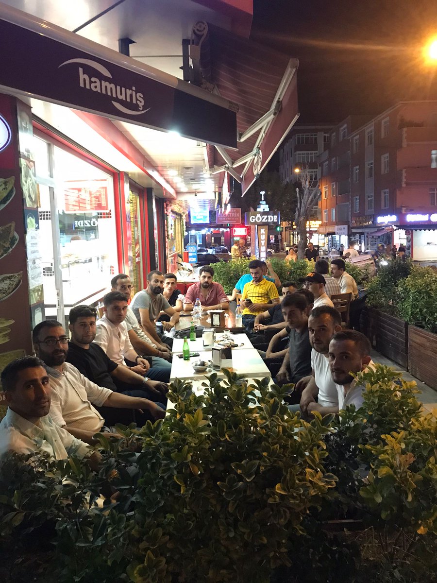 smsttnsarigul's tweet photo. 📍Emek Mahalle teşkilatımızın toplantısına iştirak ettik. Mahalle yönetimimiz ve genç kardeşlerimizin motivasyonu üst seviyede. Mahalle başkanımız @seferakbalik2
Kardeşime teşekkür ederim. @drerhanerol @mutalipgecer #Sancaktepe #çözümdevada #devadaumutvar https://t.co/jz61IZO8w6