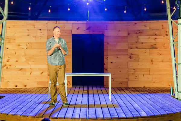 "Crawford the writer neatly wraps up every story line as the play concludes. Crawford the actor gets a laugh from every line and gesture." - Entertain This Thought

Read the full review: entertainthisthought.com/2021/08/25/cha…

Tickets: festivalplayers.ca/chase-the-ace