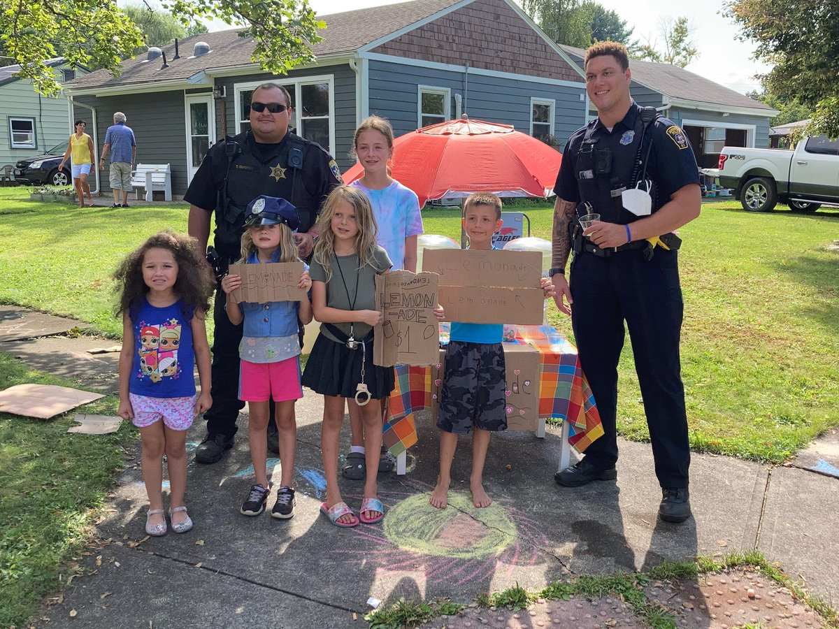 JamestownNYPD's tweet photo. PO Eddy and Deputy Gugino stopped for some lemonade today! https://t.co/gRQ4Ij27Yz
