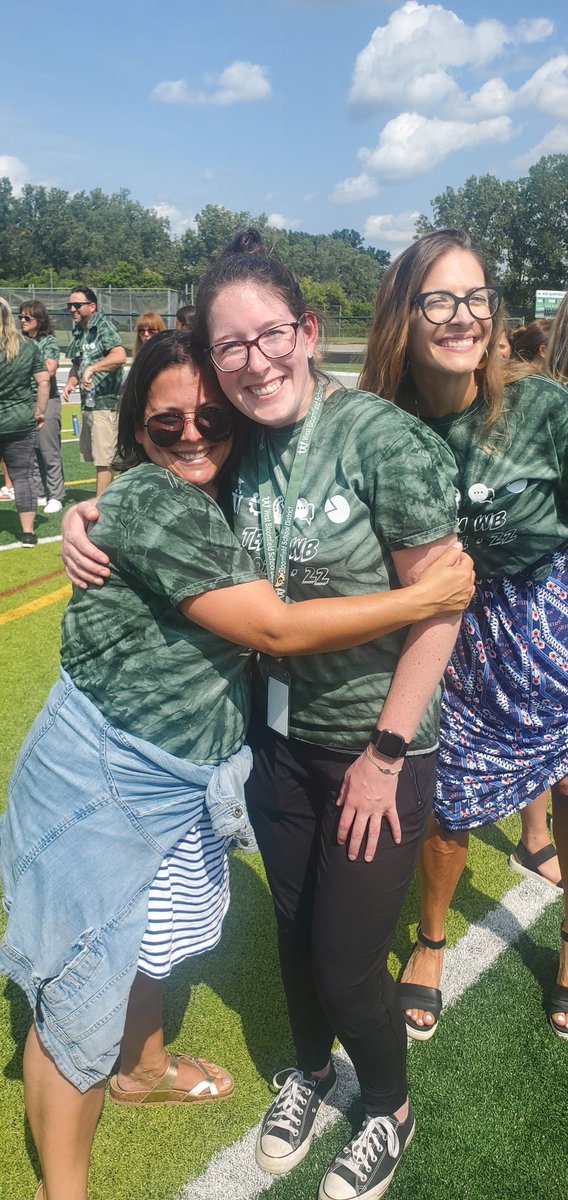 When your former student becomes a teacher!  #Huskypack <a href="/WBSDHuskies/">Roosevelt</a> <a href="/wbloomfieldschl/">wbloomfieldschl⚓️</a>