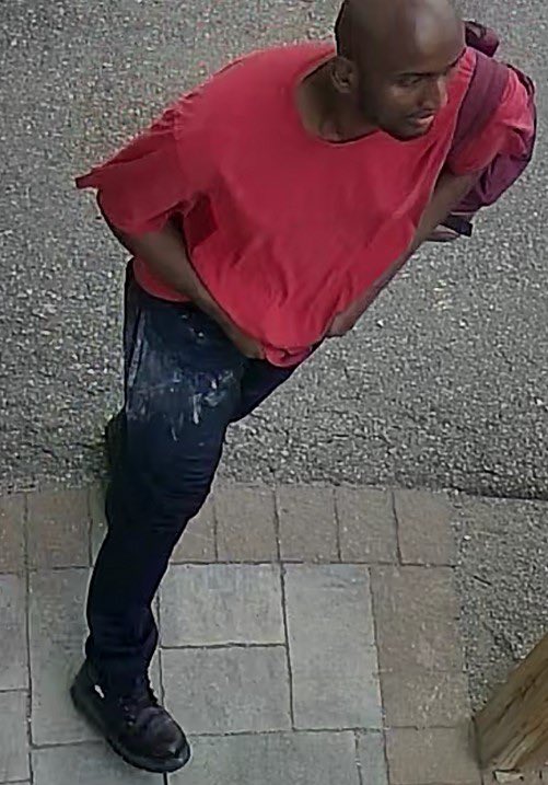 YRP's tweet image. SUSPECT WANTED FOR SEXUAL ASSAULT- investigators continue to appeal for help to ID this suspect in connection with a sexual assault on Aug 10 in Vaughan. Please contact investigators with any info on this suspect. 
yrp.ca/en/Modules/New…
