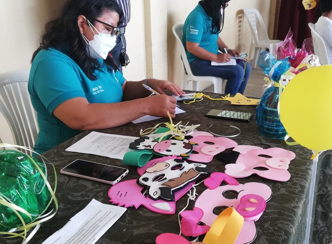EducacionZ5_Ec's tweet photo. Los #PuntosDeReencuentro cuentan con 4 estaciones: registro, pedagógica, socioemocional y lúdica, están diseñados para conocer el estado de niños y adolescentes, con el fin de responder a sus necesidades reales. En @EducacionZ5_Ec seguimos trabajando para un retorno seguro. https://t.co/JJqmQybj7O
