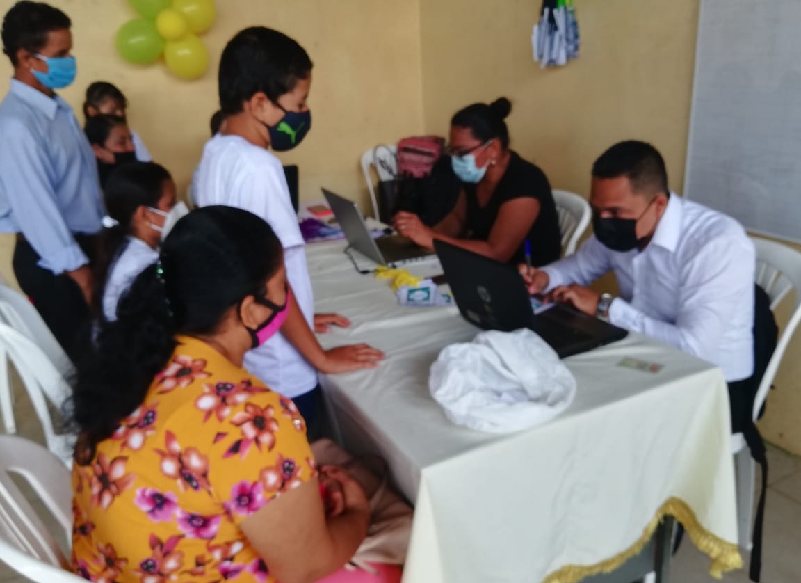 EducacionZ5_Ec's tweet photo. Los #PuntosDeReencuentro cuentan con 4 estaciones: registro, pedagógica, socioemocional y lúdica, están diseñados para conocer el estado de niños y adolescentes, con el fin de responder a sus necesidades reales. En @EducacionZ5_Ec seguimos trabajando para un retorno seguro. https://t.co/JJqmQybj7O